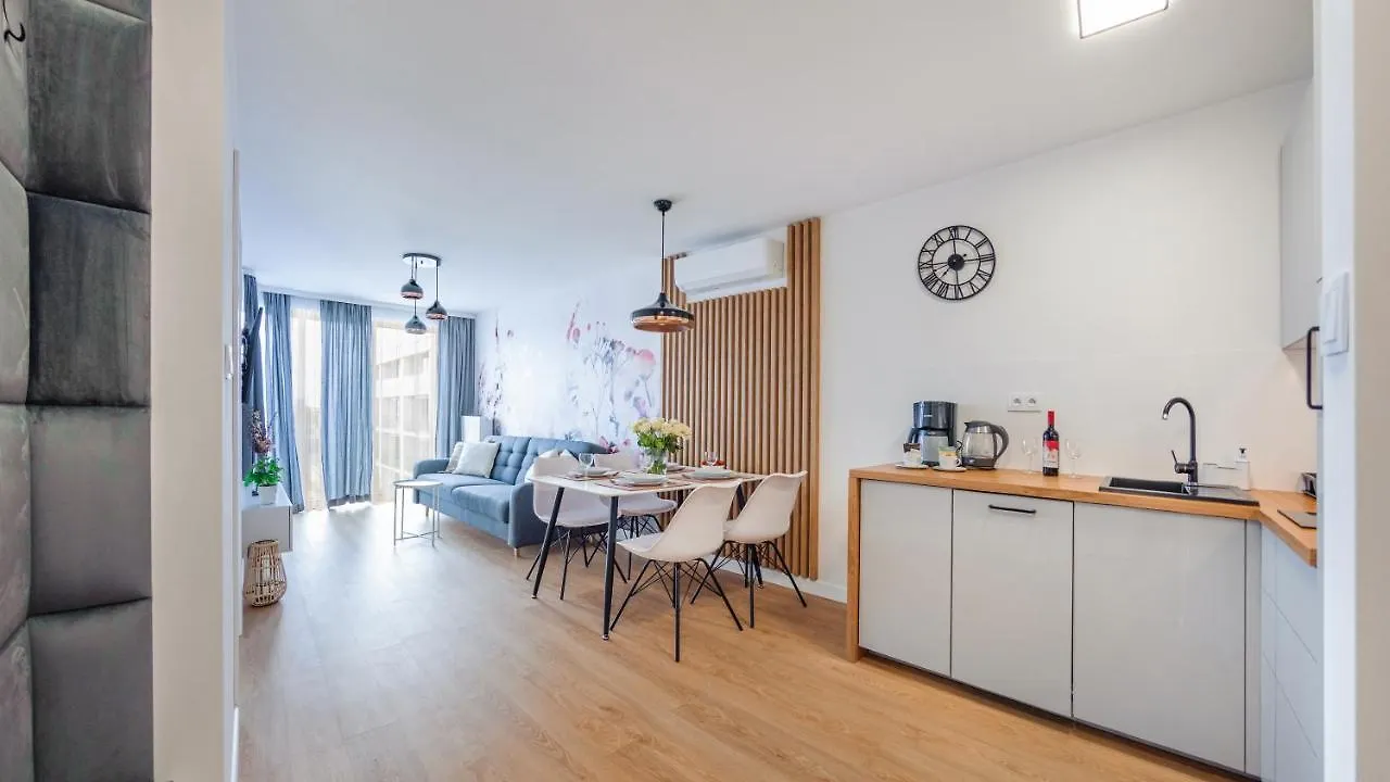 Apartament Flowers Z Parkingiem Perlowa Przystan - Holiday City Kolobrzeg 0*,  Poland